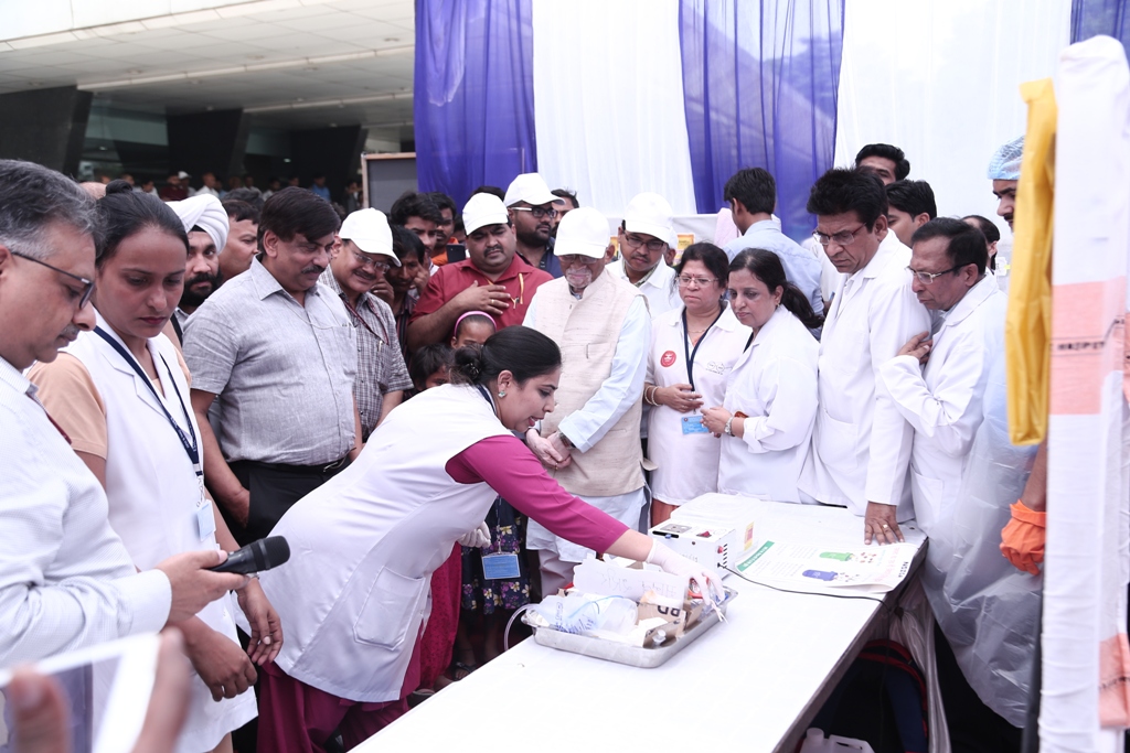 ई.एस.आई.सी अस्पताल, नॉएडा (उ.प्र.) में दिनांक: 15.05.2018 को स्वच्छता अभियान का आयोजन